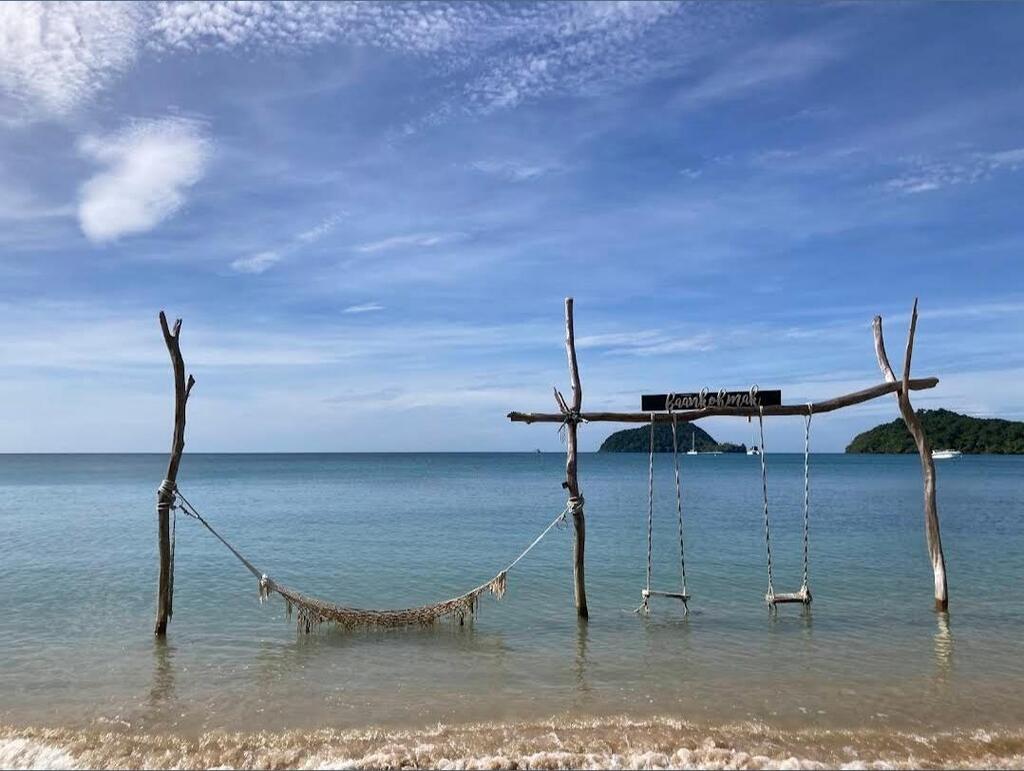 קו מאק, הנדנדות כבר מחכות במים