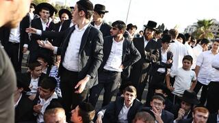 הפגנת  חרדים בצומת קוקה קולה