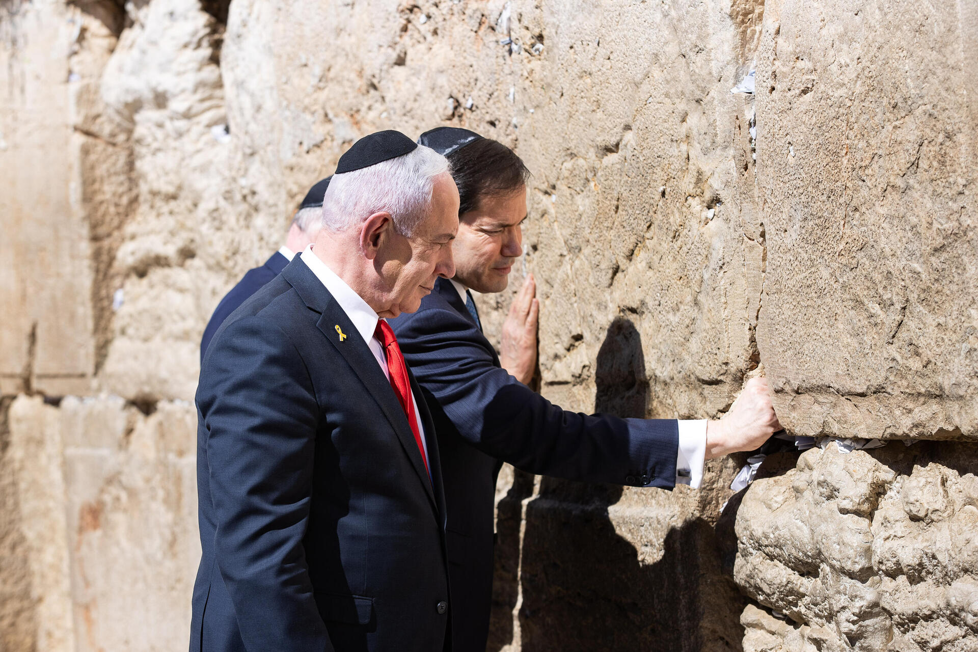 ראש הממשלה בנימין נתניהו בביקור בכותל המערבי, עם מזכיר המדינה האמריקני מרקו רוביו  