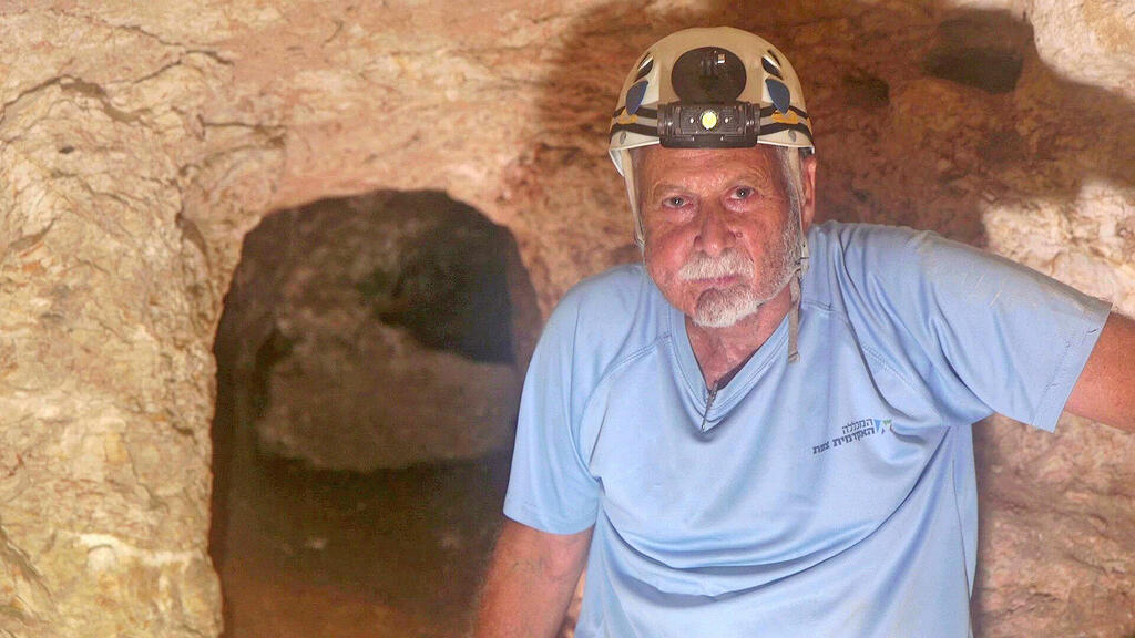 Prof. Yinon Shivtiel, Zefat Academic College (Photo: Emil Aladjem, Israel Antiquities Authority) פרופ' ינון שבטיאל