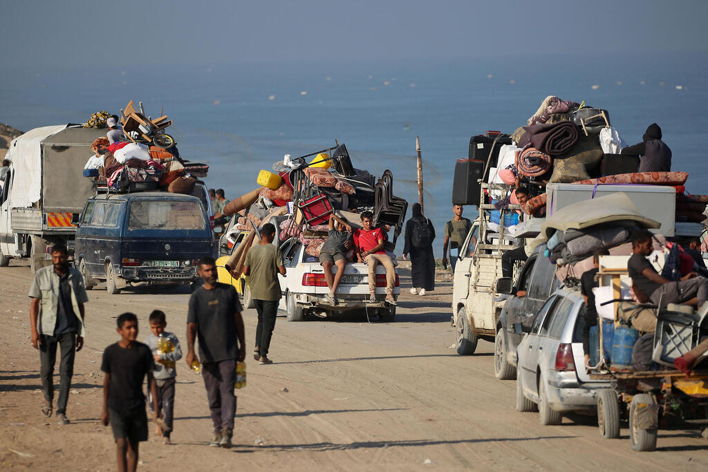 עזה פלסטינים עוזבים מצפון הרצועה דרומה