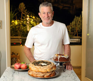 אורי שפט אופה לחמים