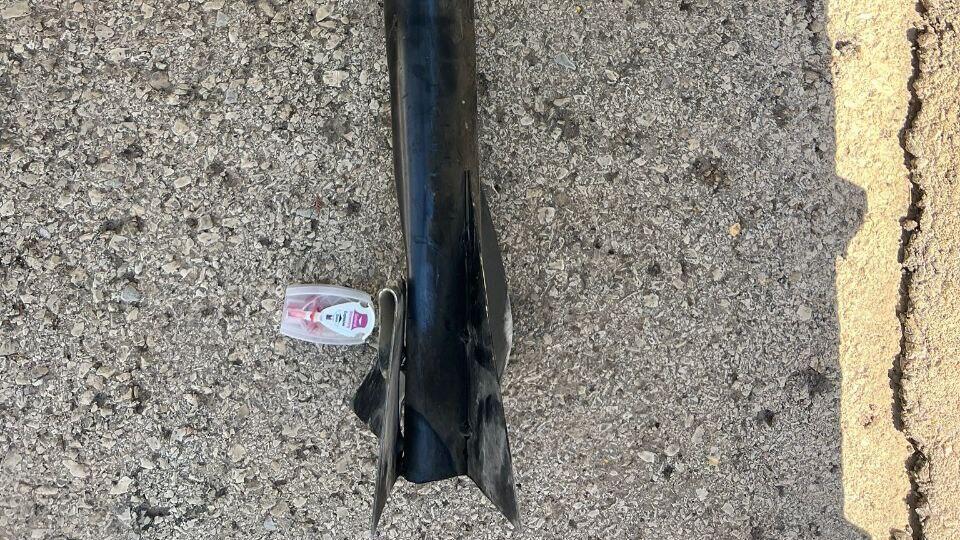 Ракета, упавшая возле шоссе № 443 רקטה ששיגר פלסטיני מהכפר נעימה שנפלה בסמוך ל פר ביצ עור אתחתא ליד כביש 443 בבנימין