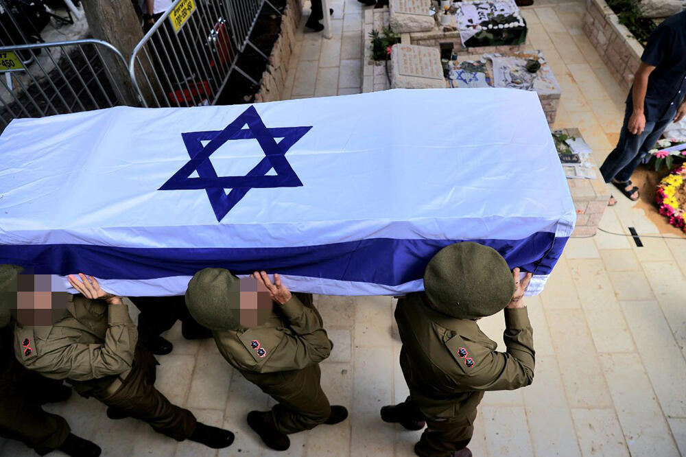 Photo: Alex Kolomoisky הלווייתו של סא"ל במיל' יצחק הרוש שנרצח בפיגוע במעבר אלנבי בבית העלמין בהר הרצל