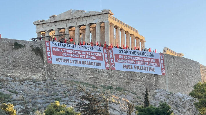 מחאת דגלי ענק כנגד ישראל ביוון, אקרופוליס