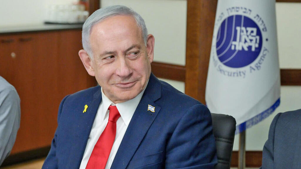 ראש הממשלה בנימין נתניהו במטה שירות הביטחון הכללי, בפגישה עם מ״מ ראש השב״כ ופורום מטה השירות במסגרת הרמת כוסית לראש השנה