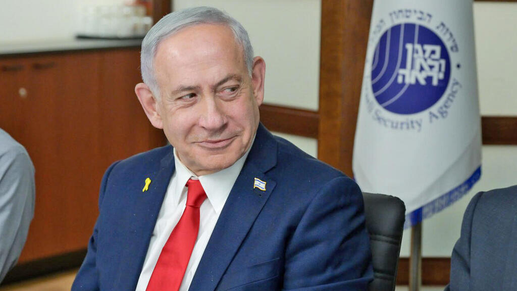 ראש הממשלה בנימין נתניהו במטה שירות הביטחון הכללי, בפגישה עם מ״מ ראש השב״כ ופורום מטה השירות במסגרת הרמת כוסית לראש השנה