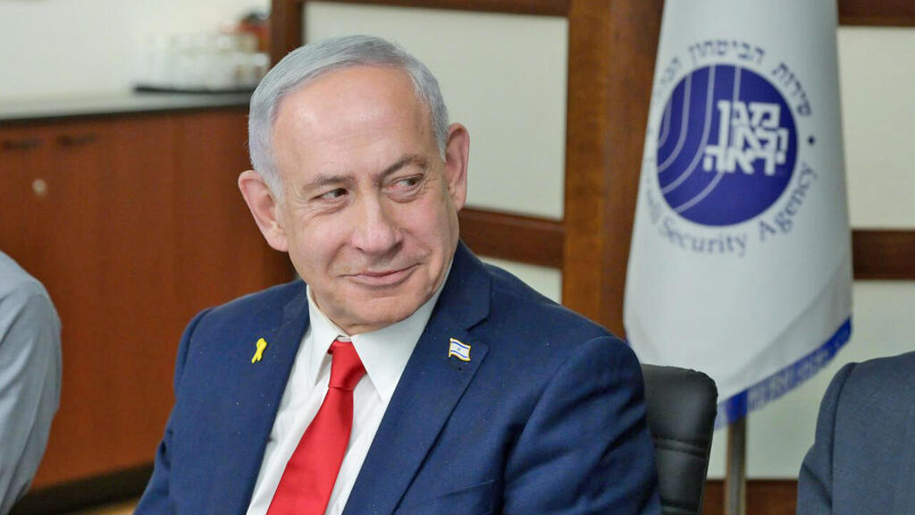 ראש הממשלה בנימין נתניהו במטה שירות הביטחון הכללי, בפגישה עם מ״מ ראש השב״כ ופורום מטה השירות במסגרת הרמת כוסית לראש השנה