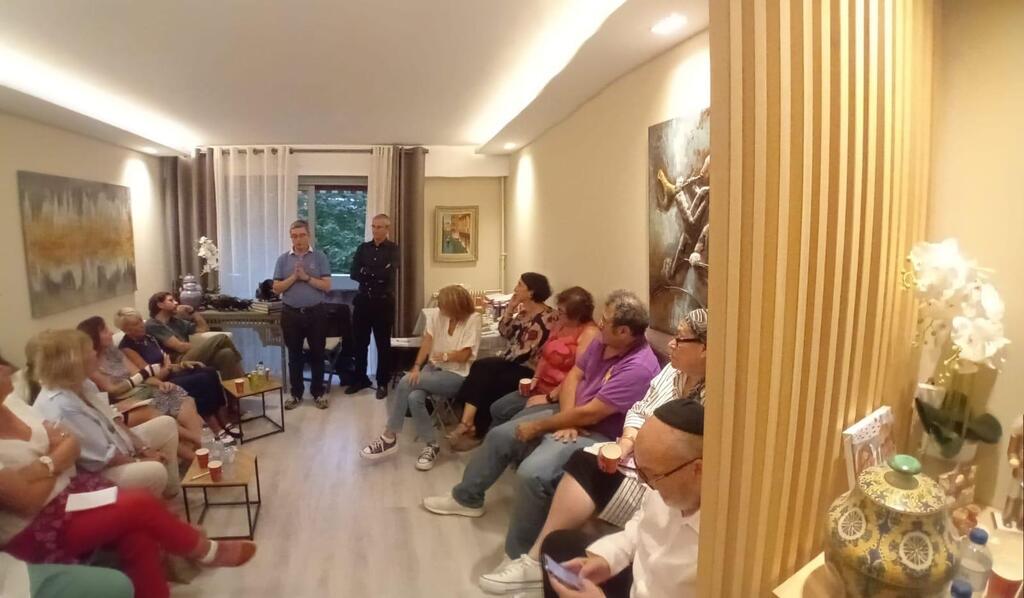 Sião na sala de estar