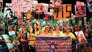 עצרת משפחות החטופים בכיכר החטופים בתל אביב