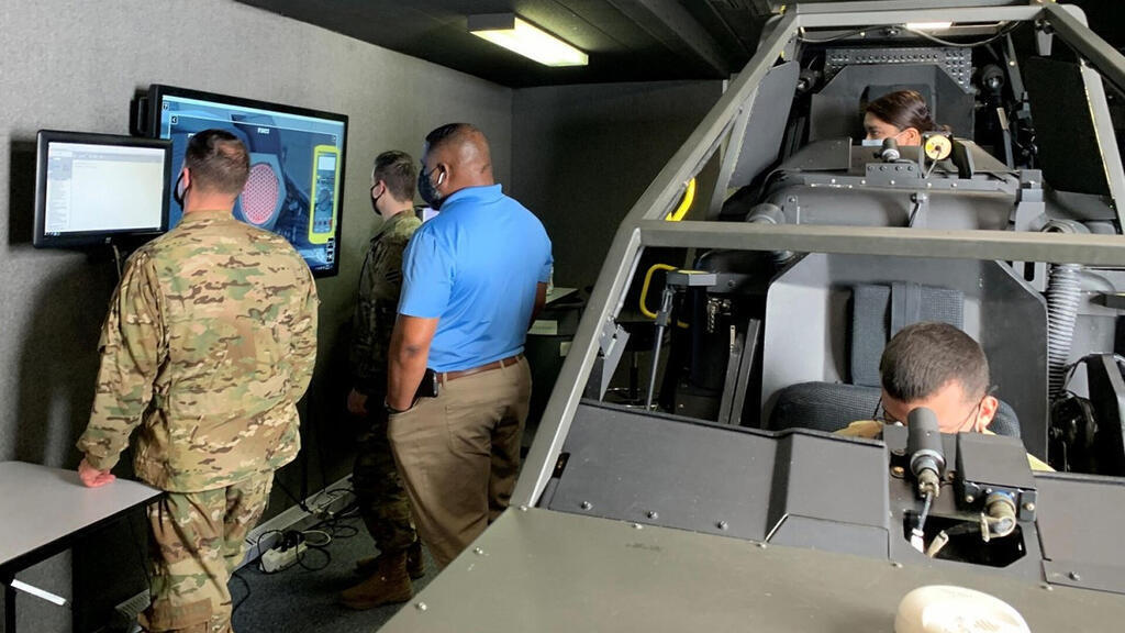 U.S. Apache crew training 