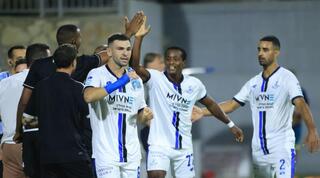 שחקני הפועל פ"ת חוגגים