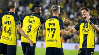 שחקני בית"ר ירושלים חוגגים