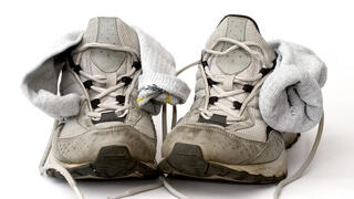 נעליים וגרביים מסריחות