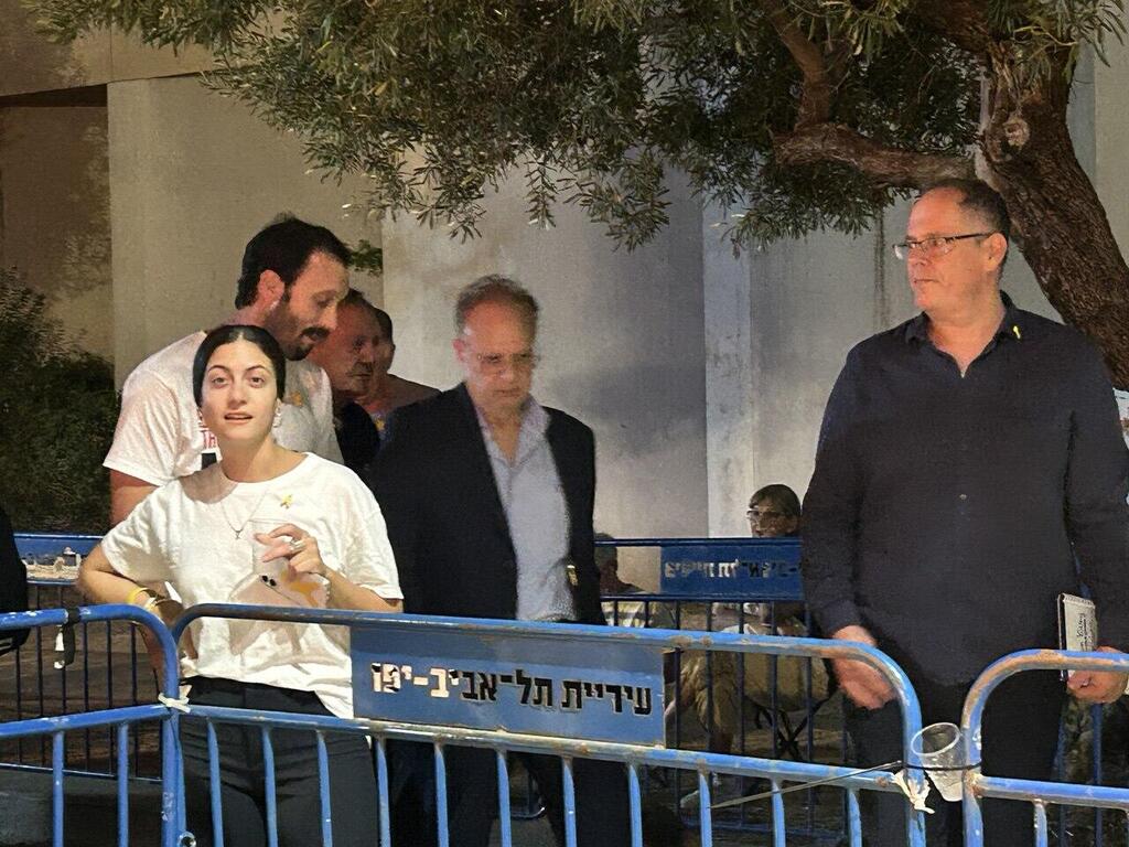  בישארה בחבח מתווך פלסטיני אמריקני נפגש עם משפחות חטופים בישראל