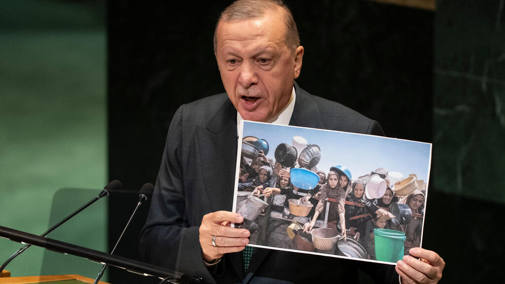 נשיא טורקיה ארדואן מציג תמונה מעזה בעצרת הכללית של האו"ם בניו יורק