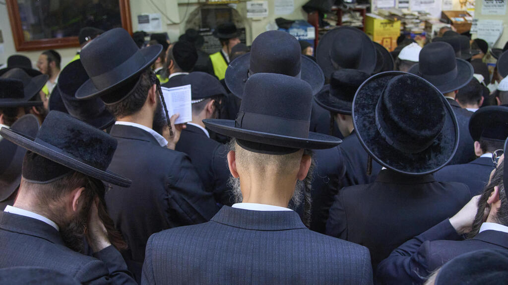 Хасиды в Умани (Фото: AP Photo/Efrem Lukatsky) חסידים באומן