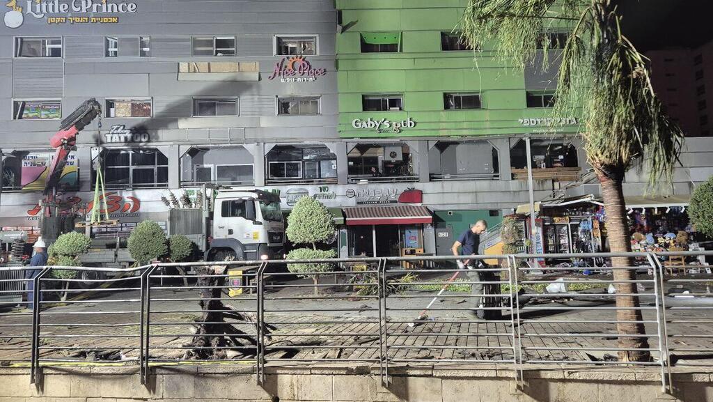 Место падения дрона в Эйлате (Фото: Илана Куриэль) זירה פגיעת כטב"ם באילת