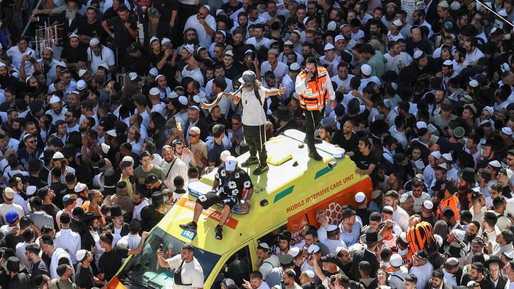 Амбуланс в Умани (Фото: REUTERS/Stringer) אמבולנס באומן