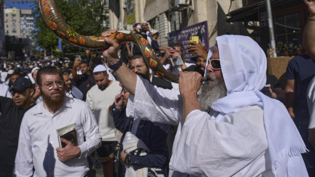 תוקעים בשופר באומן