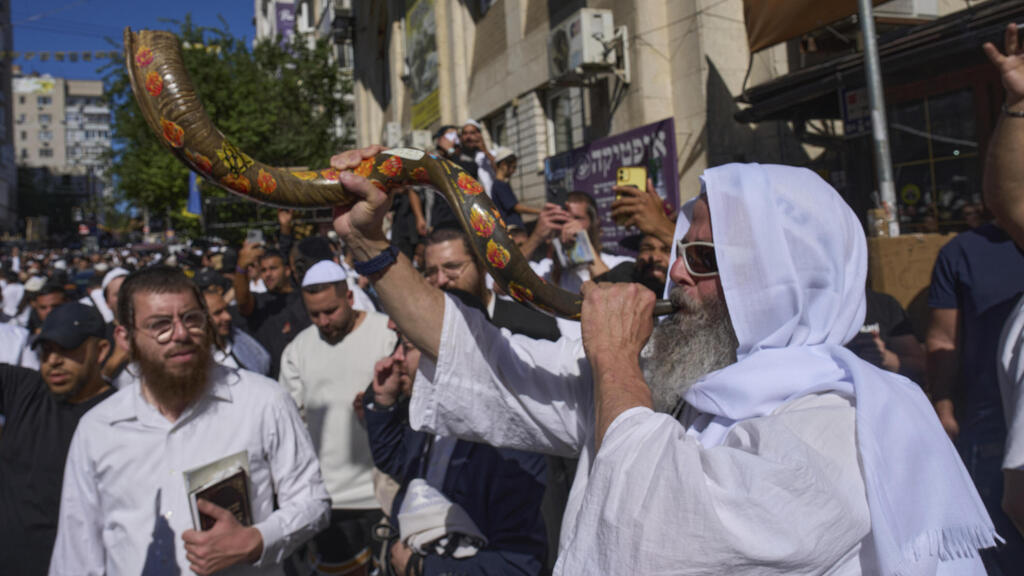 תוקעים בשופר באומן