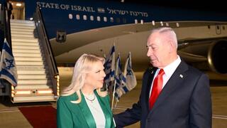 בני הזוג נתניהו לפני ההמראה לארה"ב