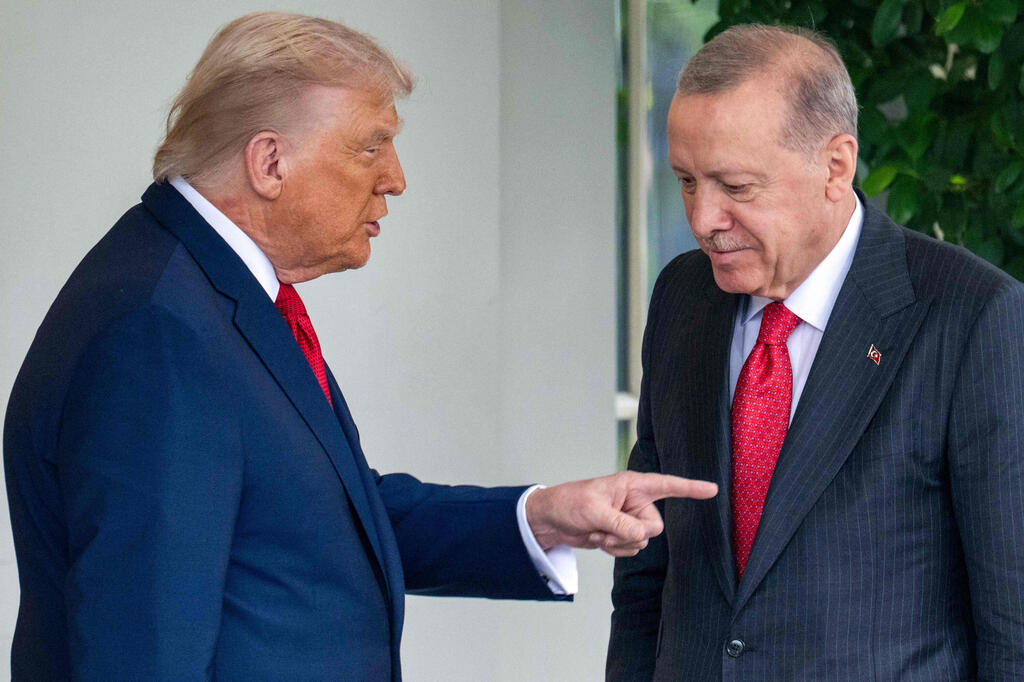Photo: Jim WATSON / AFP נשיא ארה"ב דונלד טראמפ עם נשיא טורקיה רג'פ טאיפ ארדואן
