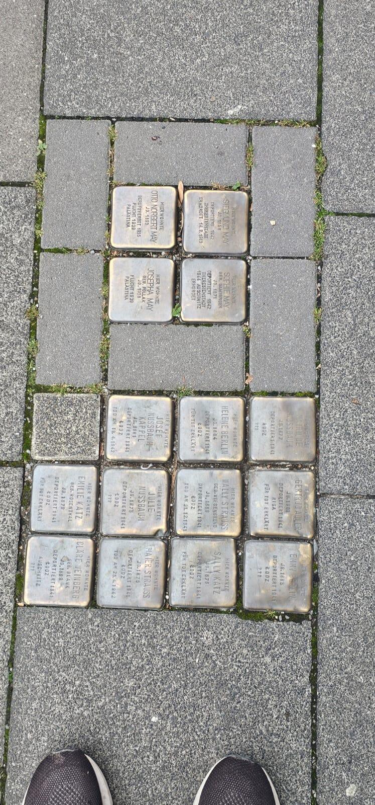 אבני נגף לזכר נרצחי השואה