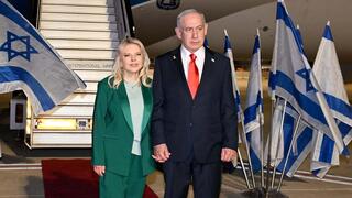 בני הזוג נתניהו לפני ההמראה לארה"ב