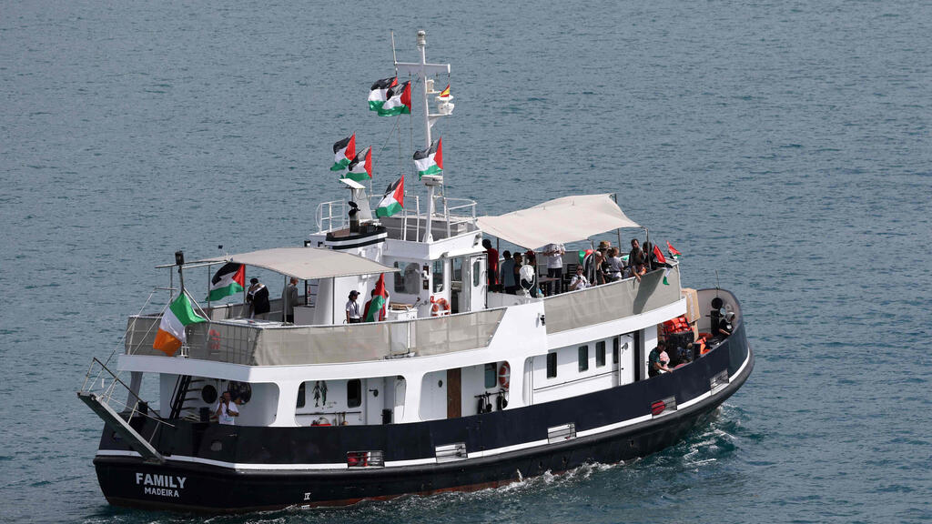 משט הספינה סיריוס יוצאת מנמל ברצלונה