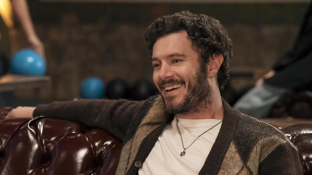 Adam Brody; from 'Nobody Wants This' (Photo: Courtesy of ERIN SIMKIN/Netflix) מתוך "רק לא זה", עונה 2