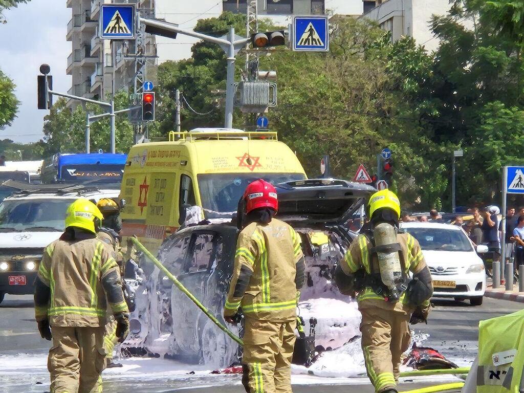 רכב נשרף ברחוב לה גווארדיה  בתל אביב