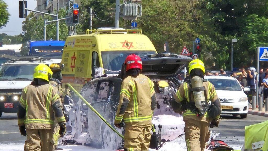 רכב נשרף ברחוב לה גווארדיה  בתל אביב