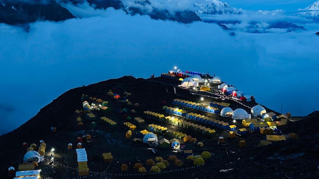 A camp on the mountain (Photo: Danielle Wolfson) המחנה בשעת שקיעה