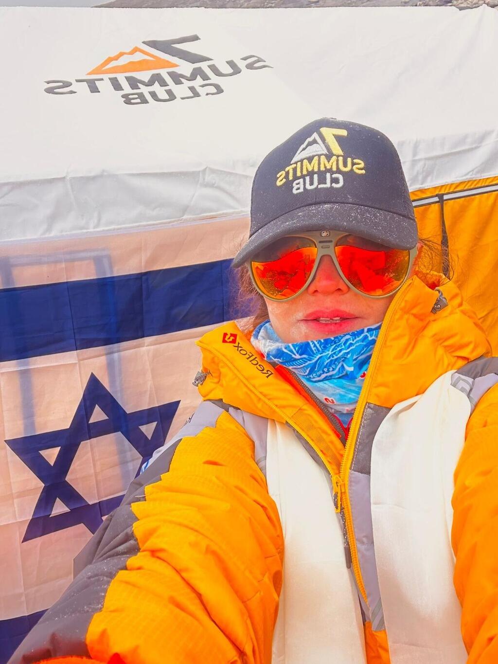 Photo: Danielle Wolfson דניאל וולפסון מטפסת על המאנסלו