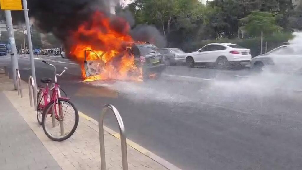 רכב נשרף ברחוב לה גווארדיה  בתל אביב