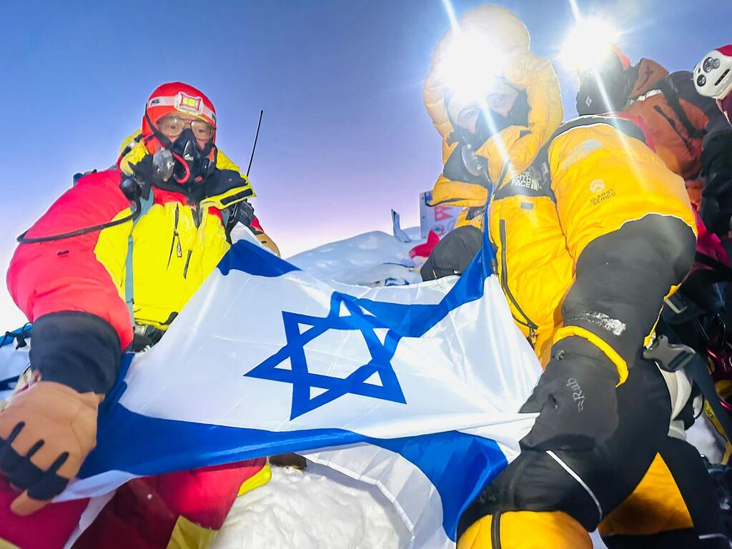 Photo: Danielle Wolfson דניאל וולפסון מטפסת על המאנסלו