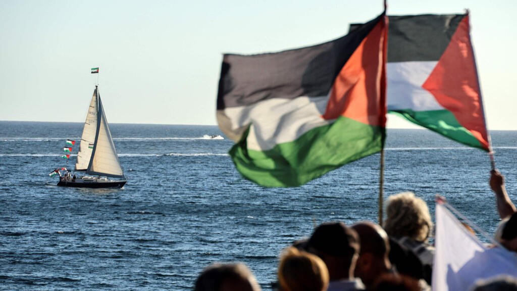 משט הספינה סיריוס יוצאת מנמל ברצלונה