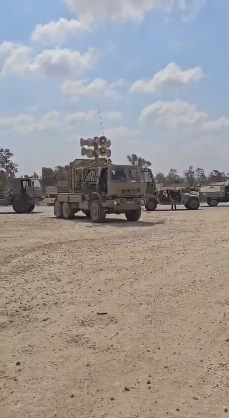 משאית עם הרמקולים בדרך לגבול עזה להשמיע את נאום נתניהו באו"ם