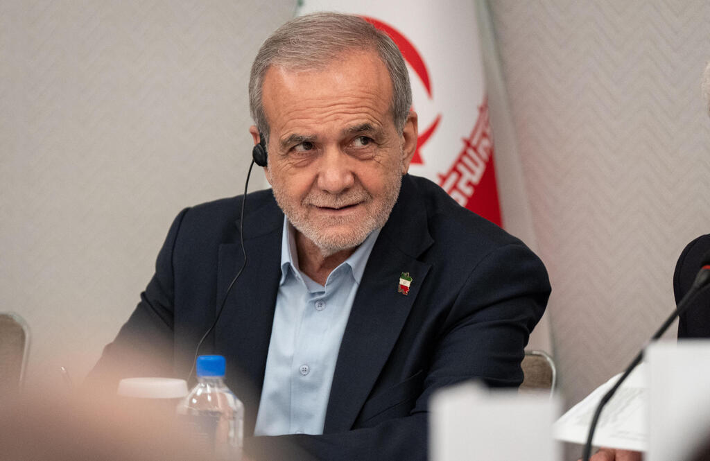 מסעוד פזשכיאן בתדרוך עיתונאים בניו יורק