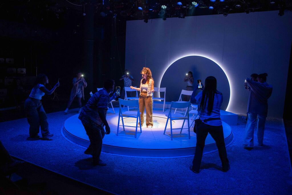 Сцена из спектакля "Триггер-предупреждение" 