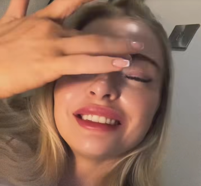 Estelle Jones thinking about her next vacation (TikTok/stell.lydia) הדיילת אסטל ג'ונס