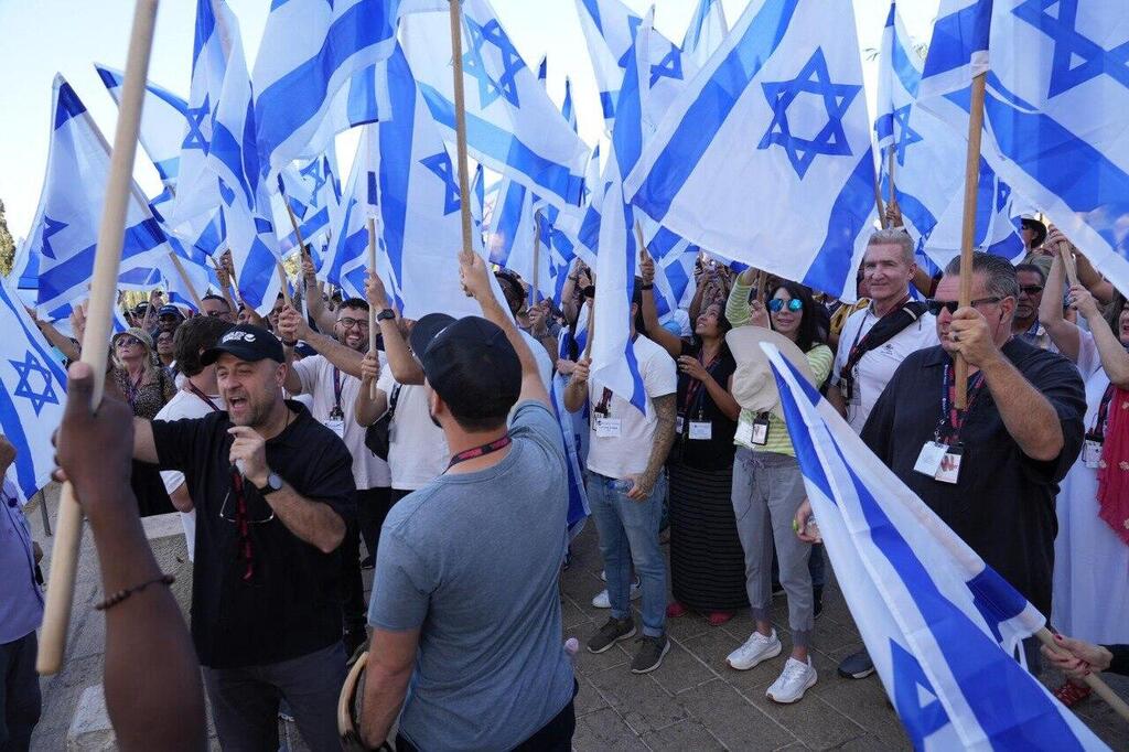 Bishop Robert Stearns 