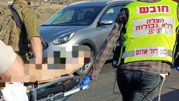 פינוי הפצוע מהזירה בצומת ג'ית