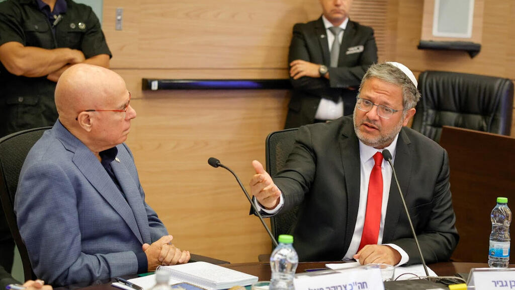 Цвика Фогель и Итамар Бен-Гвир на заседании комиссии (Фото: Ноам Мошкович, пресс-служба кнессета ) איתמר בן גביר