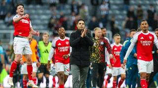 מיקל ארטטה ושחקני ארסנל חוגגים ניצחון