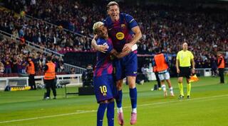 רוברט לבנדובסקי ולאמין ימאל חוגגים