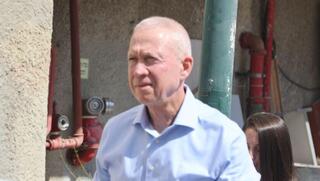 גלנט פונה לפני שנה בדחיפות מביתו - ועדיין לא שב אליו