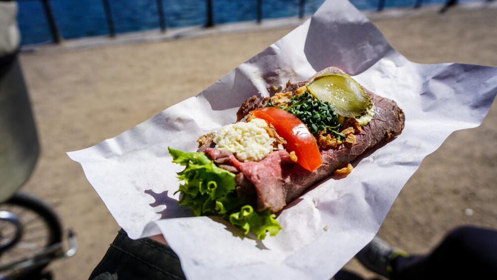 Smørrebrød. מאכל הרחוב הלאומי