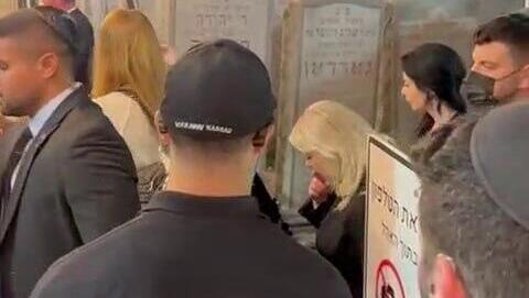 שרה נתניהו בקבר הרבי מלובביץ'